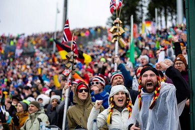 Die BMW IBU Weltmeisterschaften Biathlon 2023 in Oberhof haben die Fans überzeugt: Laut Gästebefragung des Regionalverbunds Thüringer Wald wollen 91 Prozent der Besucher wiederkommen. Foto: Christian Heilwagen