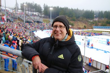 DOSB-Präsident Thomas Weikert zeigt sich von der Atmosphäre in der ARENA am Rennsteig begeistert. DOSB-Präsident Thomas Weikert zeigt sich von der Atmosphäre in der ARENA am Rennsteig begeistert.