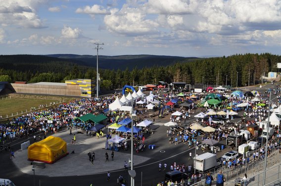 LOTTO Thüringen ARENA am Rennsteig zum Firmenlauf THÜRINGENS SÜDEN