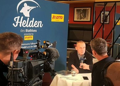 Der ehemalige Frauen-Bundestrainer Gerald Hönig war einer von insgesamt elf „Helden des Biathlons“, die bei der Talkreihe im Rahmen der BMW IBU Weltmeisterschaften Biathlon 2023 in Oberhof zu Wort kamen. Fotoquelle: Oberhofer Sport und Event GmbH